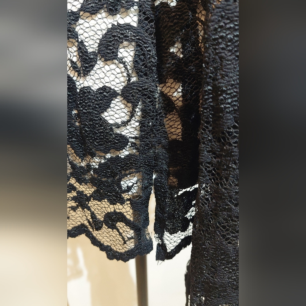 Elegant Black Lace Women's Top - Picture 6 of 9